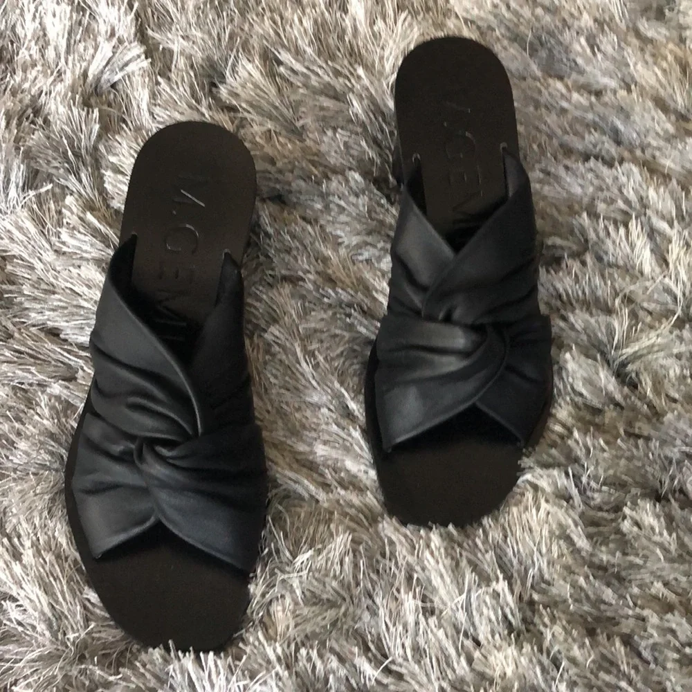 M GEMI The Lilliana Leather Sandal